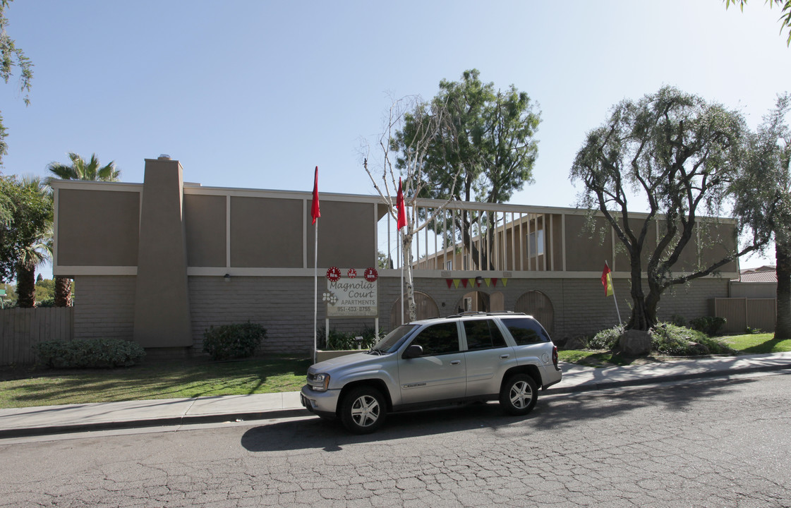 Magnolia Court Apartments in Riverside, CA - Building Photo