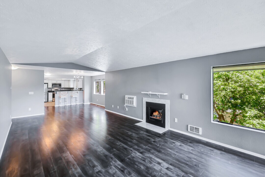 162 S Coeur Dalene St, Unit B 301 in Spokane, WA - Building Photo