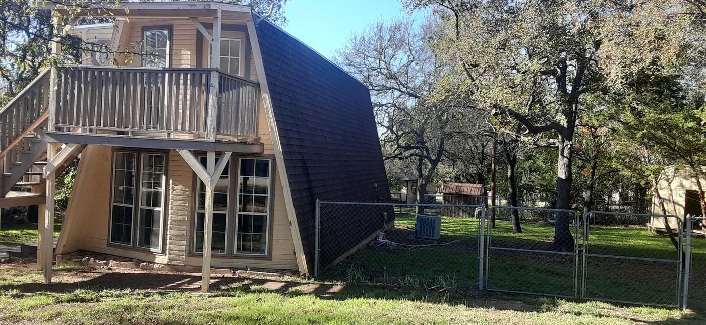 610 Venus Dr in Granbury, TX - Building Photo