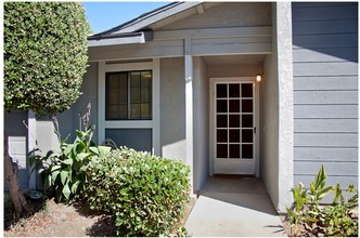 Lakewood Plaza in Modesto, CA - Building Photo - Building Photo