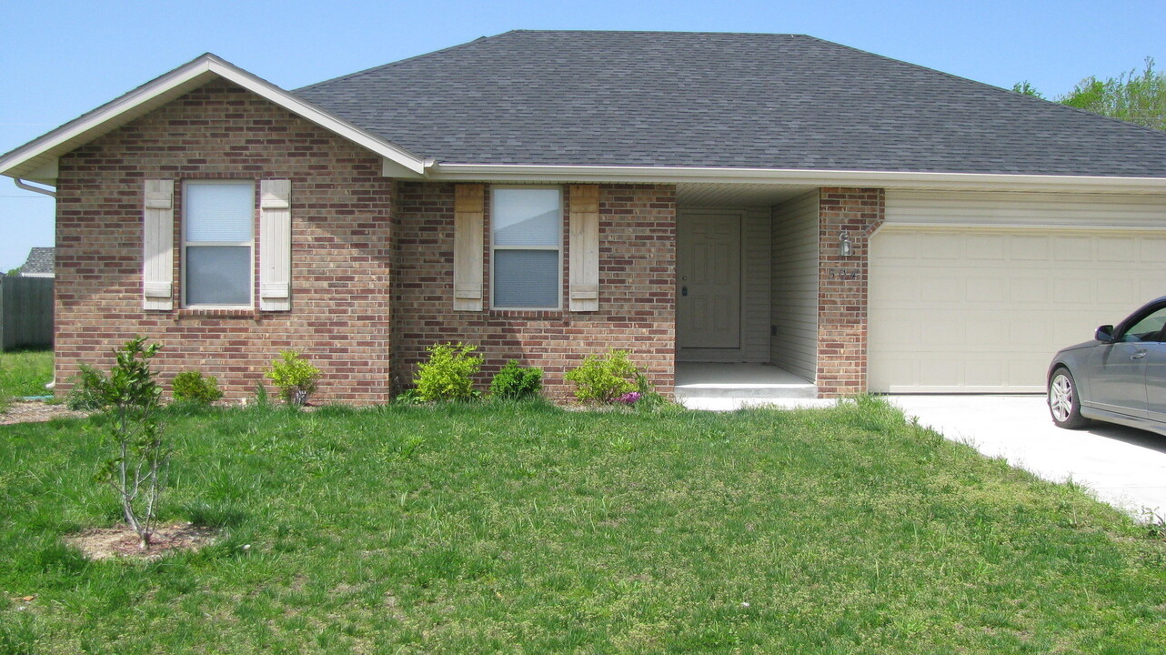 807 Remington Cir in Carl Junction, MO - Building Photo