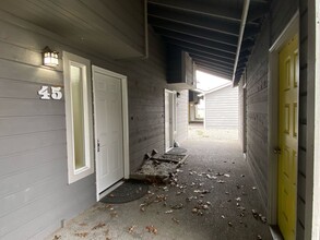 2 Bed 1.5 bath Large Townhome With Garage  in Auburn, WA - Foto de edificio - Interior Photo