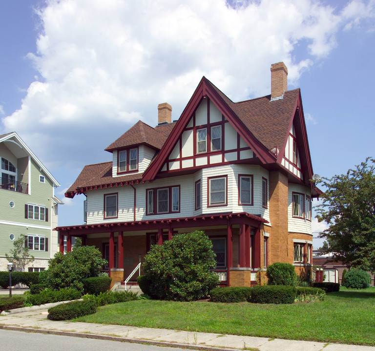 151 Rumford Ave in Mansfield, MA - Foto de edificio