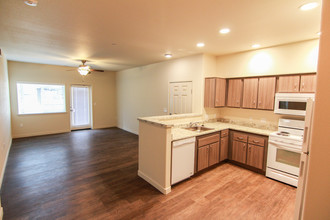 Lassen Villa Apartments in Chico, CA - Building Photo - Building Photo