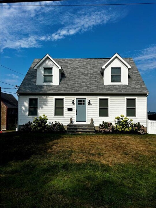433 Wolcott Ave in Middletown, RI - Building Photo