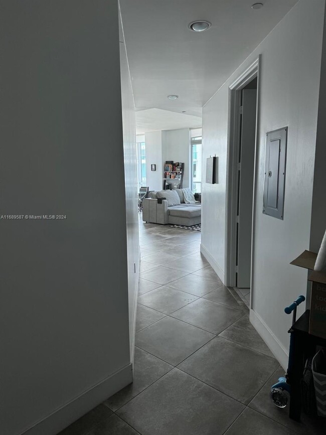 55 SE 6th St, Unit 4201 in Miami, FL - Building Photo - Building Photo