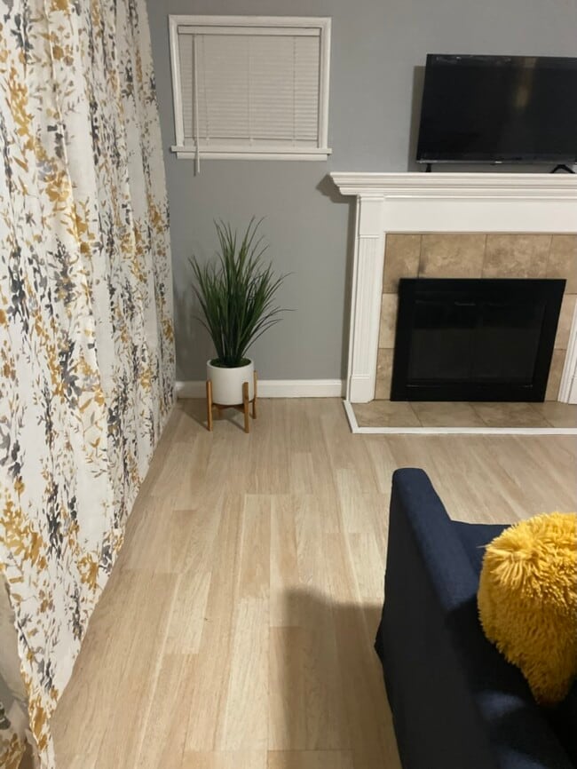 292 E 42nd St, Unit 1 in San Bernardino, CA - Foto de edificio - Building Photo