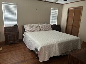 4453 Lamson Ave in Spring Hill, FL - Foto de edificio - Building Photo