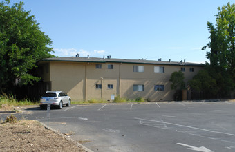 Arden Villa Apartments in Sacramento, CA - Building Photo - Building Photo