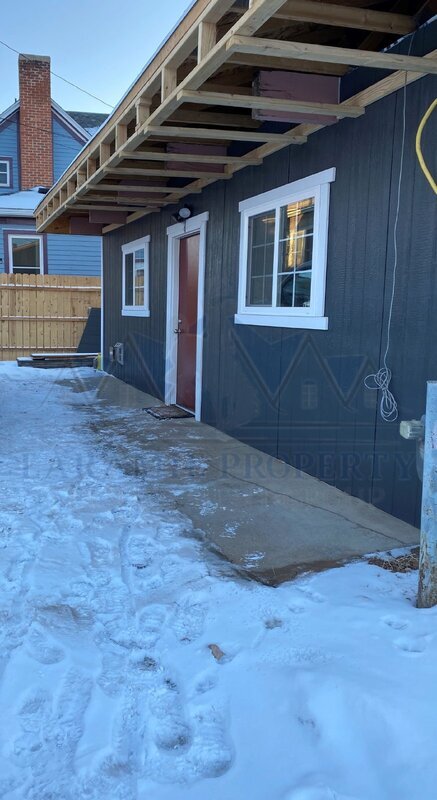 property at 413 S 6th St