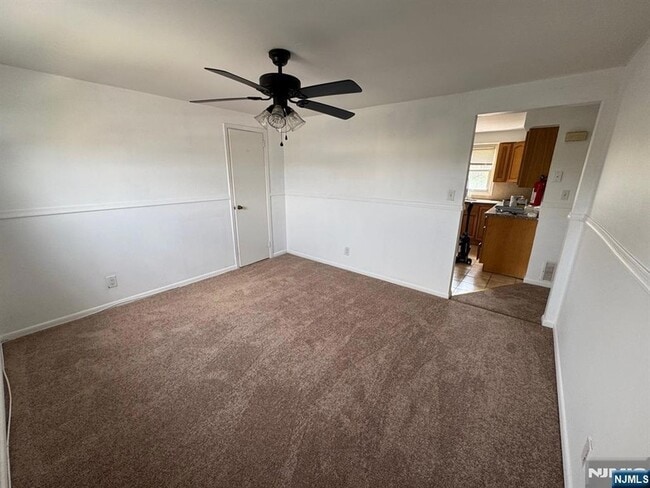 5 Eastgate Ct in Lodi, NJ - Building Photo - Building Photo