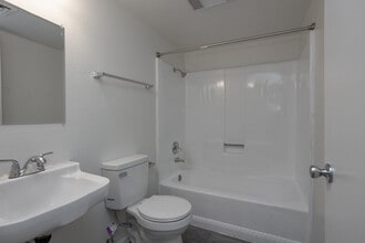 Laurence Court Apartments in Tucson, AZ - Building Photo - Interior Photo