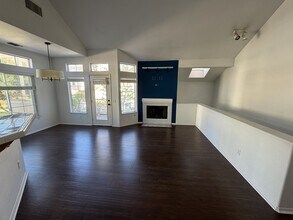 12646 Springbrook Dr, Unit B in San Diego, CA - Building Photo - Building Photo