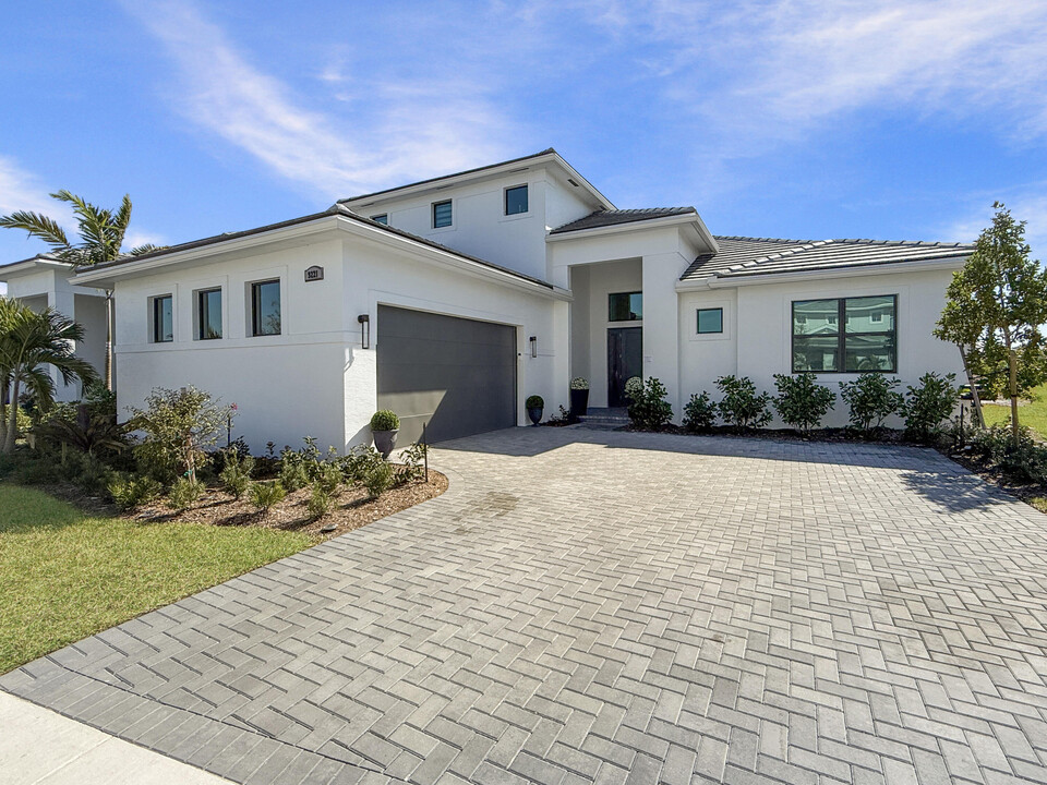 9221 SW Esule Wy in Port St. Lucie, FL - Building Photo