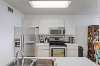 9766 NW 47th Ter, Unit Portofino in Doral, FL - Building Photo - Building Photo
