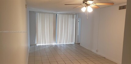 203 Lake Pointe Dr, Unit 102 in Oakland Park, FL - Building Photo - Building Photo