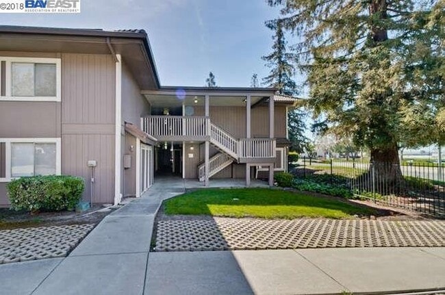 47112 Warm Springs Blvd, Unit 106 in Fremont, CA - Building Photo - Building Photo