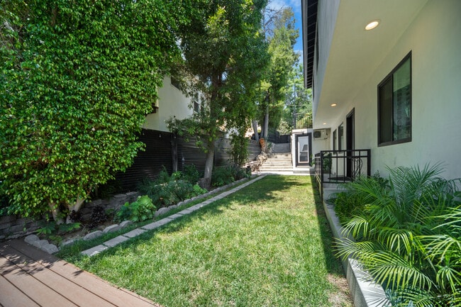 5928 Weaver St in Los Angeles, CA - Foto de edificio - Building Photo