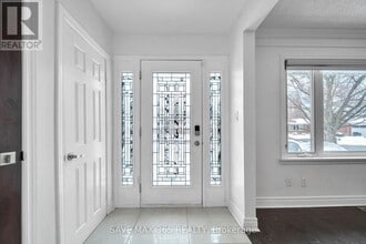 202 Renforth Dr in Toronto, ON - Building Photo - Building Photo