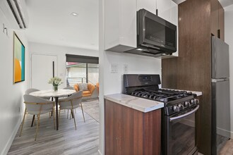 2814 Sichel St in Los Angeles, CA - Foto de edificio - Building Photo