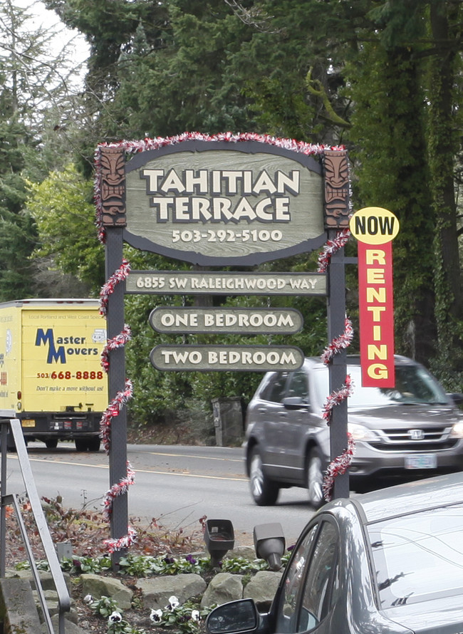 Tahitian Terrace Apartments in Portland, OR - Building Photo - Building Photo