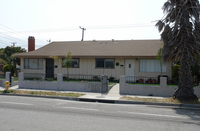 4932-4935 Olds Rd in Oxnard, CA - Foto de edificio - Building Photo