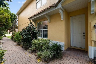 185 Banyan Bay Dr in St. Petersburg, FL - Building Photo - Building Photo