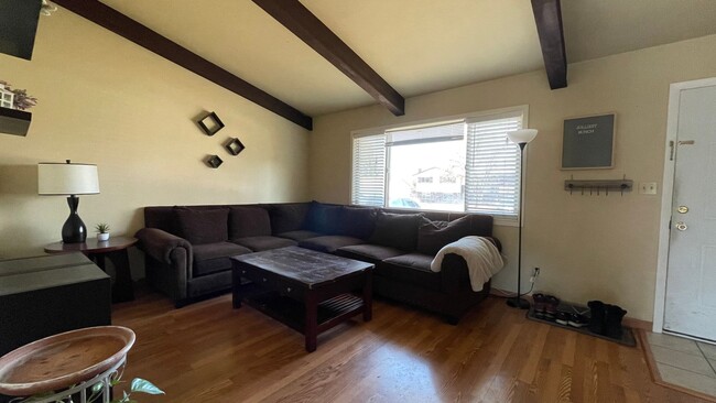 property at 2821 Redwing Rd