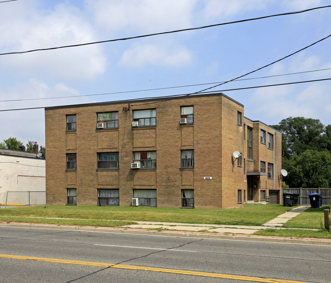 4111 Bathurst St in Toronto, ON - Building Photo - Primary Photo