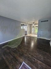 302 N Peck Dr in Independence, MO - Building Photo - Building Photo