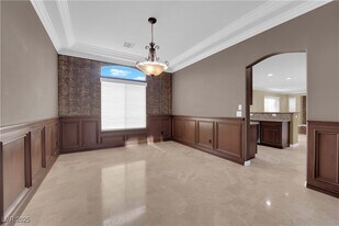 10057 Portula Valley St in Las Vegas, NV - Building Photo