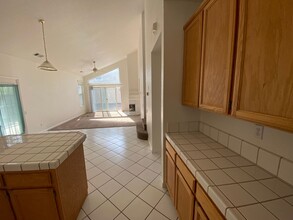 566 Versailles Ln in Fairfield, CA - Building Photo - Building Photo