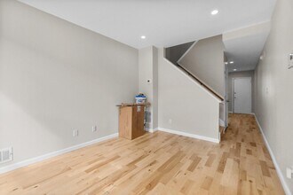 137 N Montford Ave in Baltimore, MD - Building Photo - Building Photo