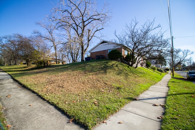 1597 Walbridge Ave, Unit 2 in Toledo, OH - Building Photo - Building Photo