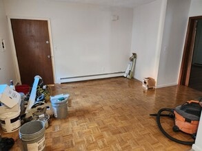 7 School Ct, Unit 7A in Bristol, RI - Building Photo - Building Photo