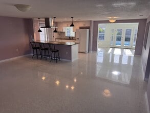 6815 Anchor Way in Sarasota, FL - Building Photo - Building Photo