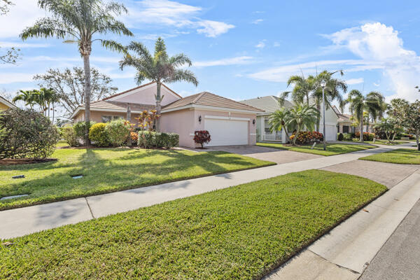 139 NW Berkeley Ave in Port St. Lucie, FL - Foto de edificio - Building Photo