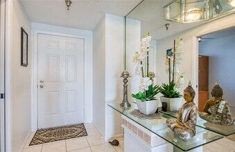 8040 Sailboat Key Blvd S in South Pasadena, FL - Building Photo - Building Photo