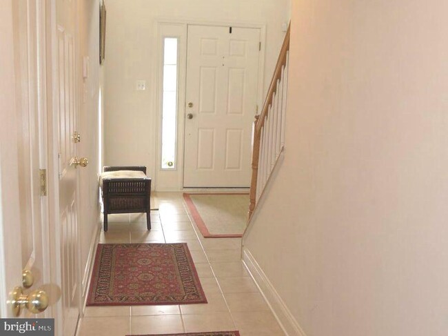9118 Marlove Oaks Lane in Owings Mills, MD - Foto de edificio - Building Photo