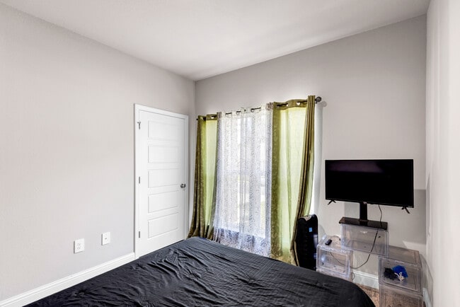 property at 5371 Leeds Ln