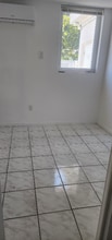 3248 NW 102nd St, Unit Apartamento 2 in Miami, FL - Building Photo - Building Photo