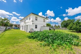 10015 SW 170th Terrace in Miami, FL - Building Photo - Building Photo