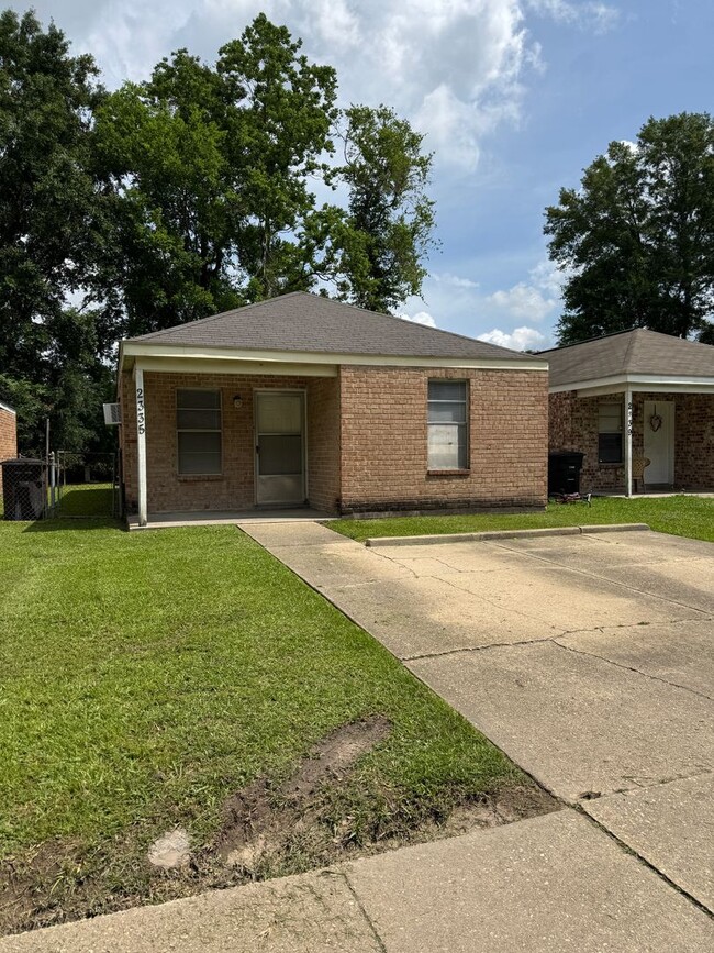 property at 2335 Elm Park Dr