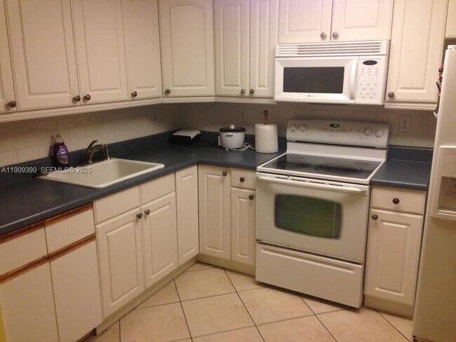 15428 SW 50th Terrace in Miami, FL - Building Photo - Building Photo