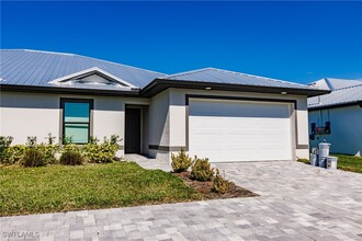 925 SE 14th St in Cape Coral, FL - Building Photo - Building Photo