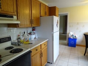 165 Country Club Dr in Kingston, ON - Building Photo - Building Photo