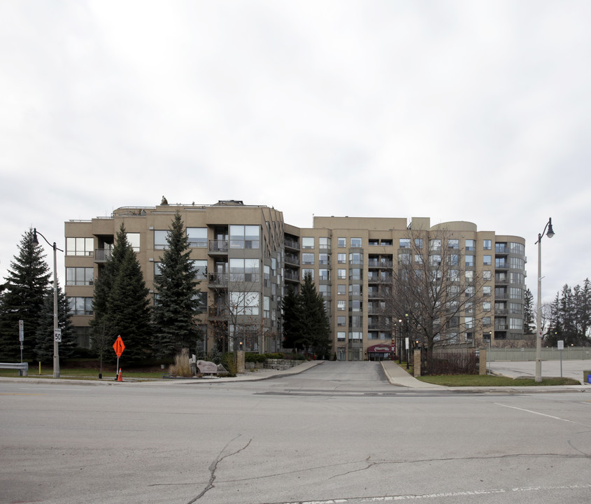 Bronte Harbour Club Condominiums in Oakville, ON - Building Photo