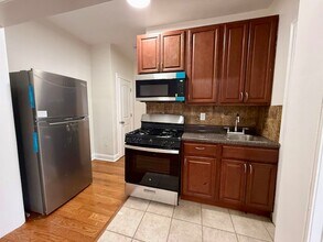 546 Bergen Ave, Unit A7 in Jersey City, NJ - Foto de edificio - Building Photo