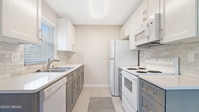 840 Center Ave in Holly Hill, FL - Foto de edificio - Building Photo
