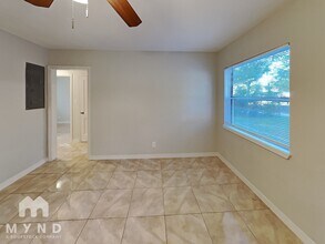 2033 Allandale Cir E in Jacksonville, FL - Building Photo - Building Photo